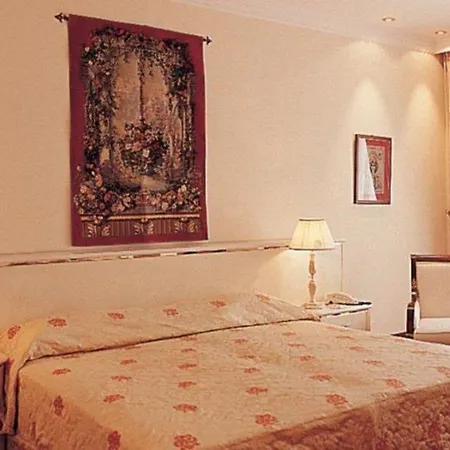 Minerva Premier Hotel 4*